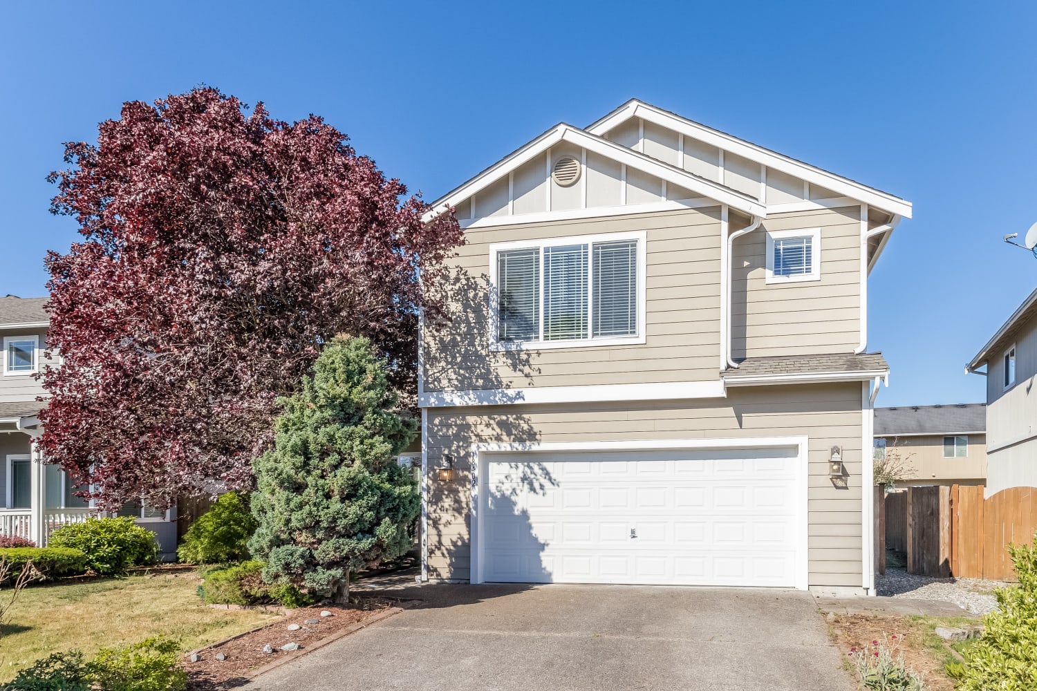 Front of 18402 28th Ave E, Tacoma, WA