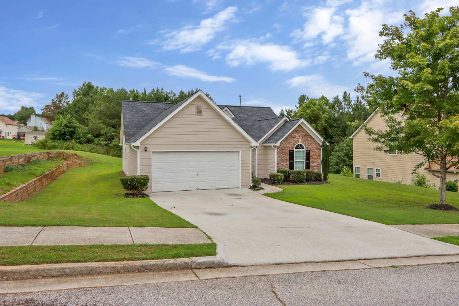 Front of 185 Stone Ridge Way, Covington, GA