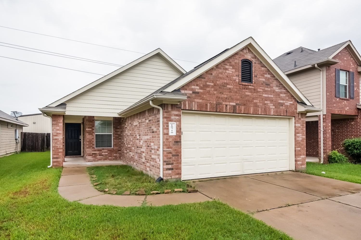 Front of 18718 Dennington Dr, Katy, TX