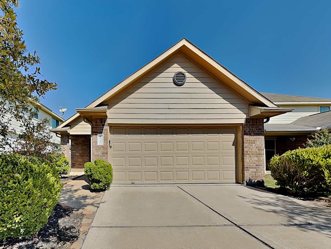 Front of 18730 Dennington Dr, Katy, TX