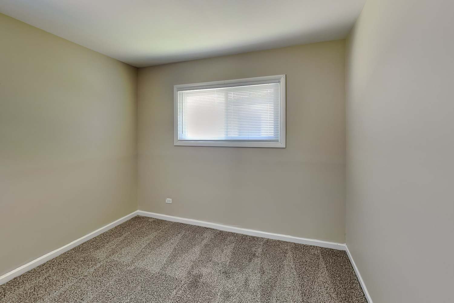 1875 N Newport Rd, Hoffman Estates photo 10