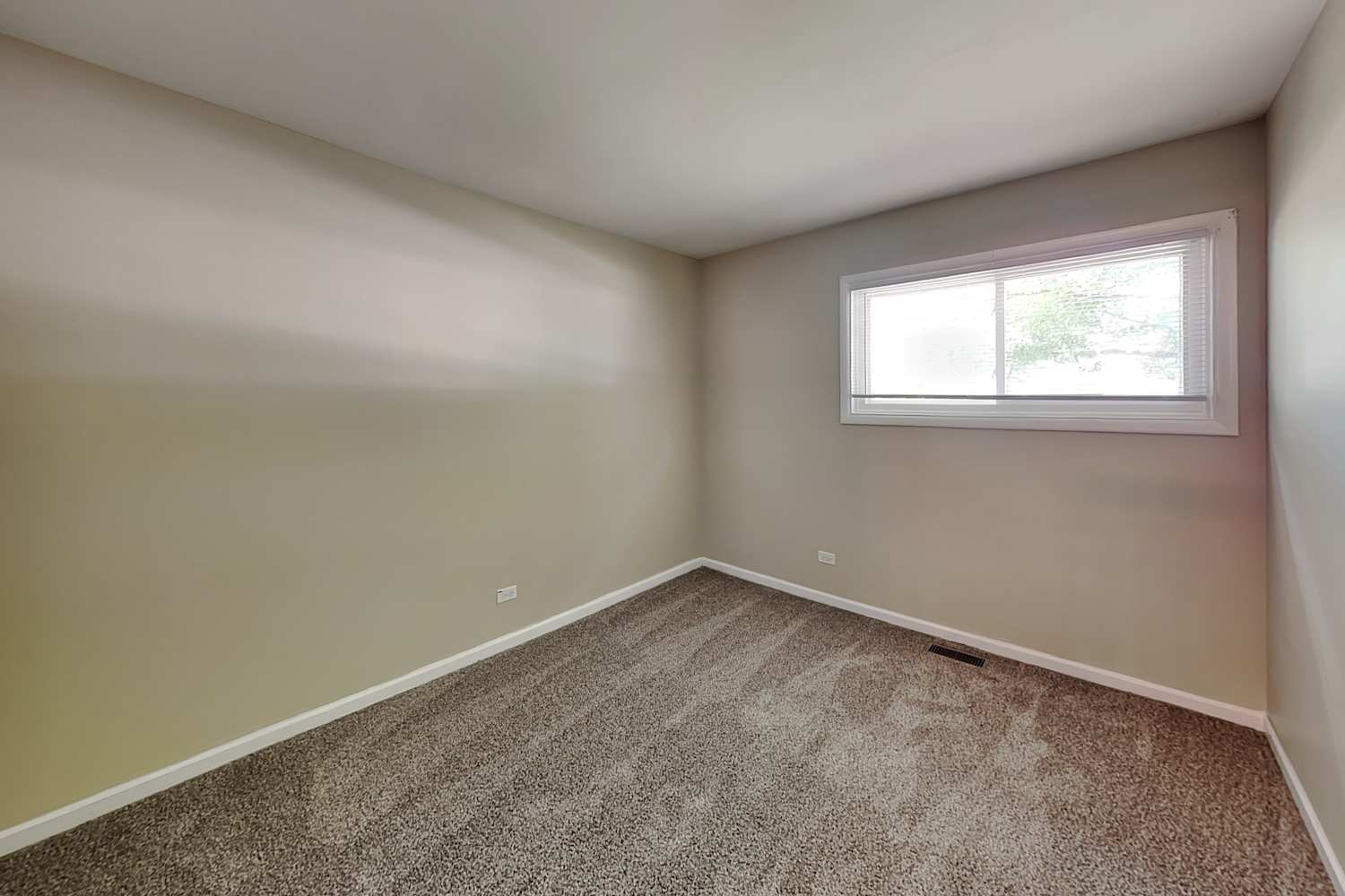 1875 N Newport Rd, Hoffman Estates photo 14