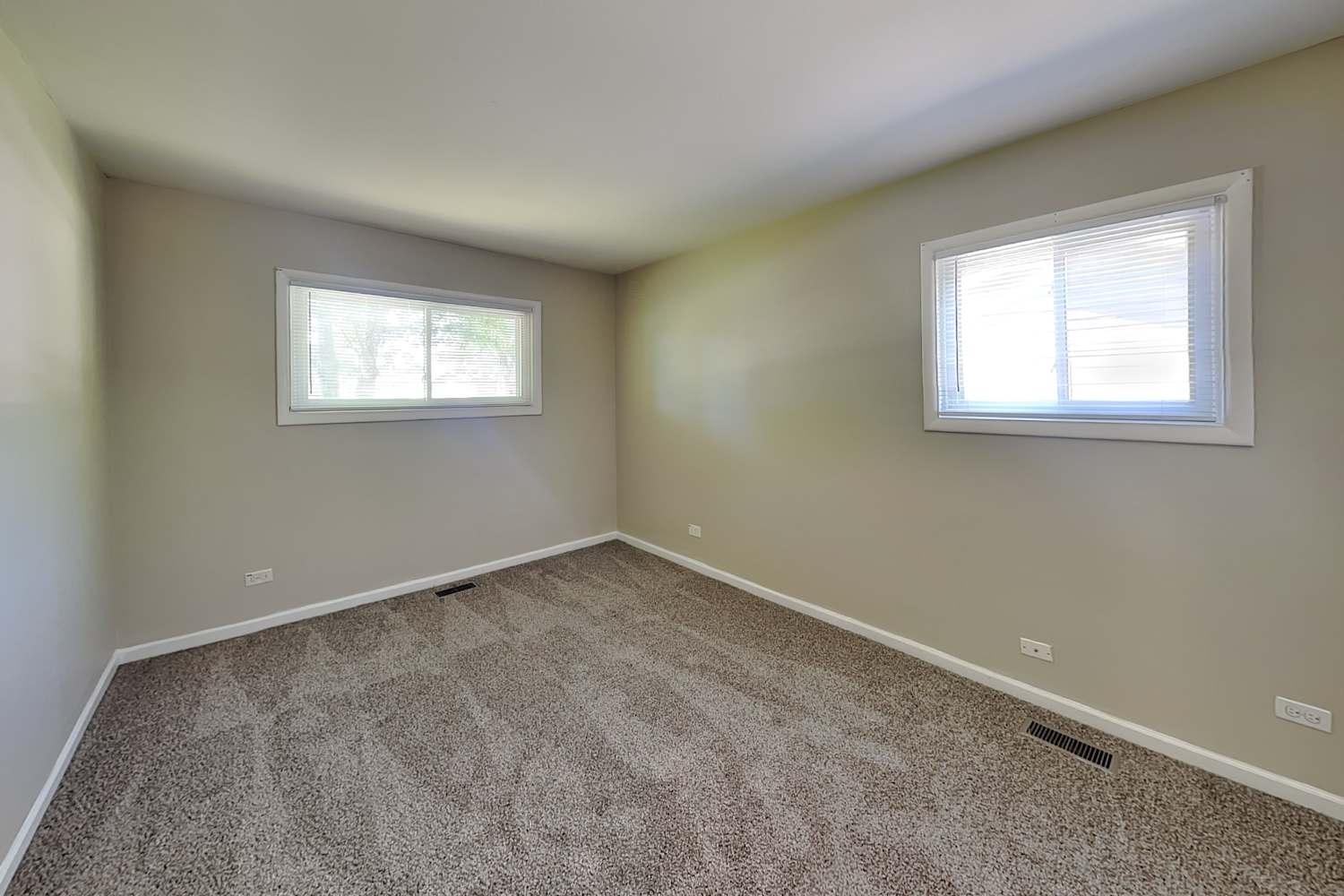 1875 N Newport Rd, Hoffman Estates photo 12