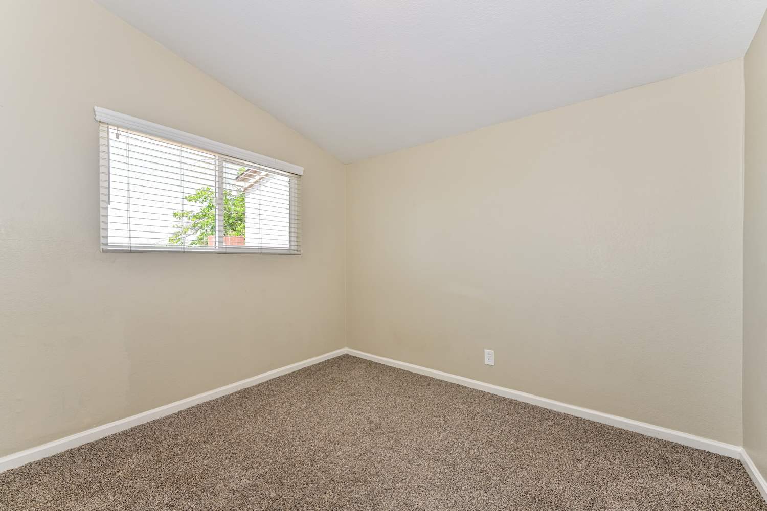 18920 Delight St, Canyon Country photo 11