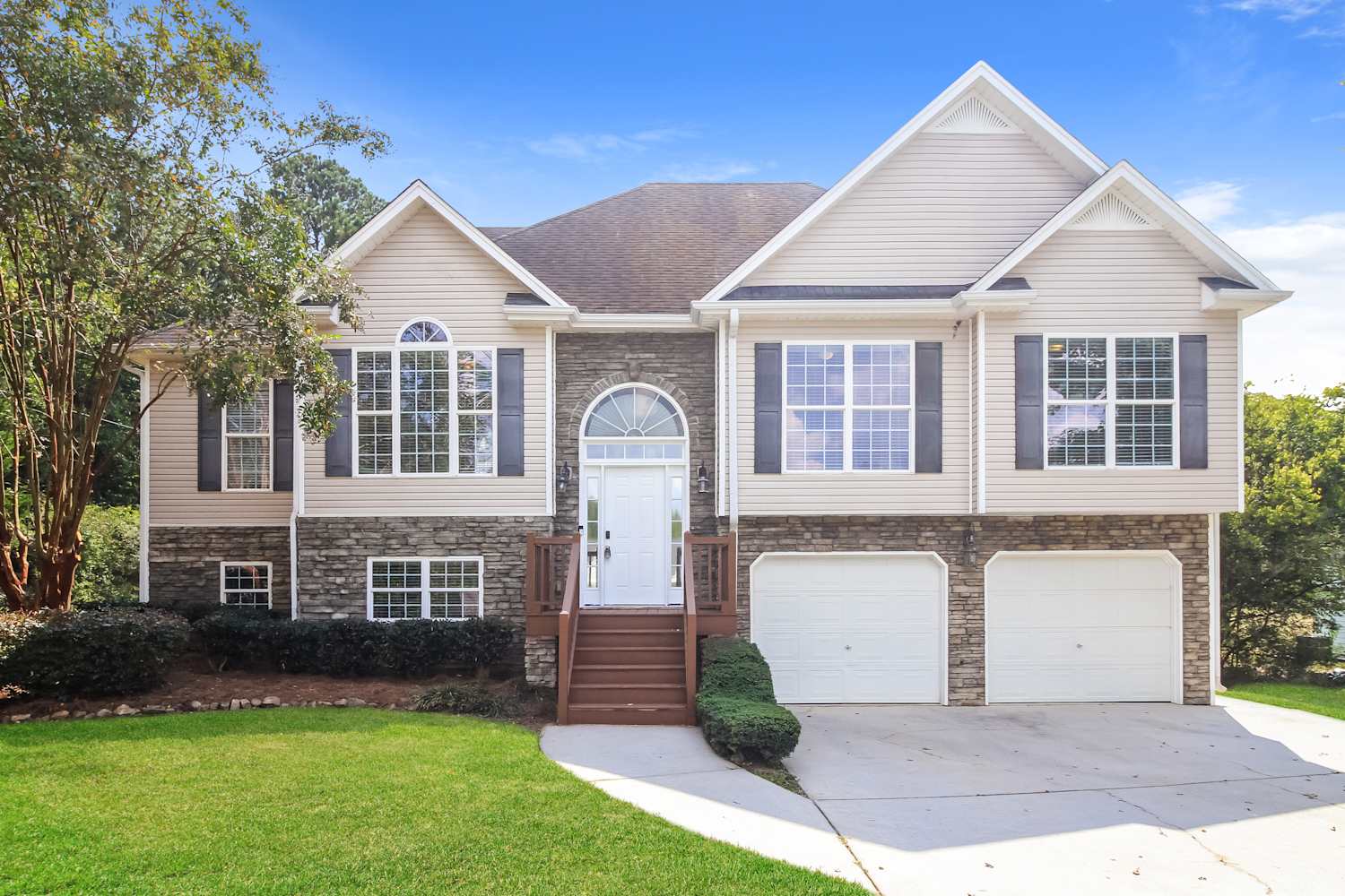 Front of 19 Jamestowne Dr, Douglasville, GA
