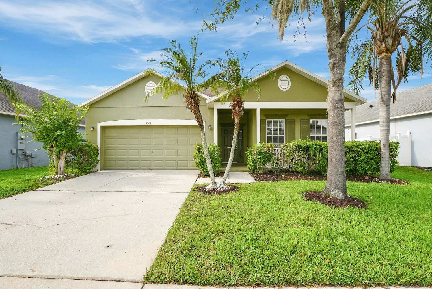 Front of 1907 Great Falls Way, Orlando, FL