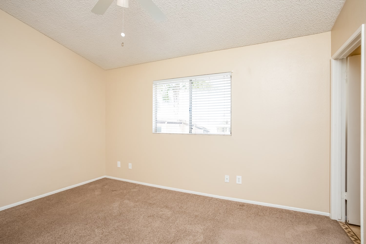 19086 Reindeer Dr, Lake Elsinore photo 9
