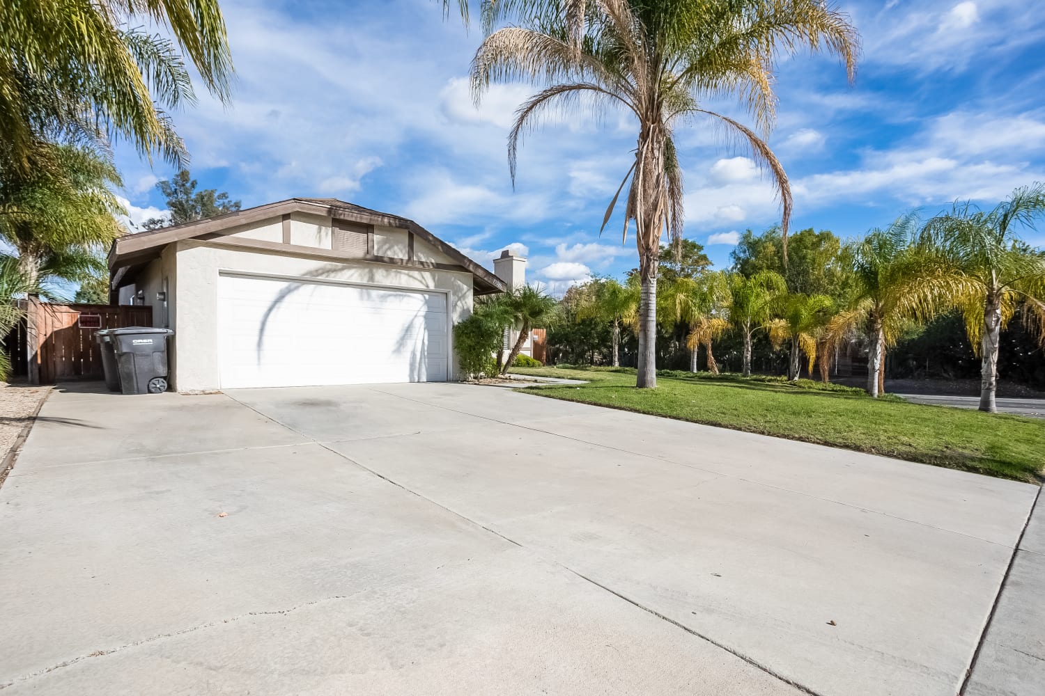 19086 Reindeer Dr, Lake Elsinore photo 1