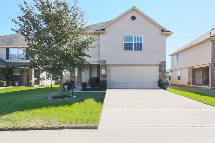 Front of 19151 Sandelford Dr, Katy, TX