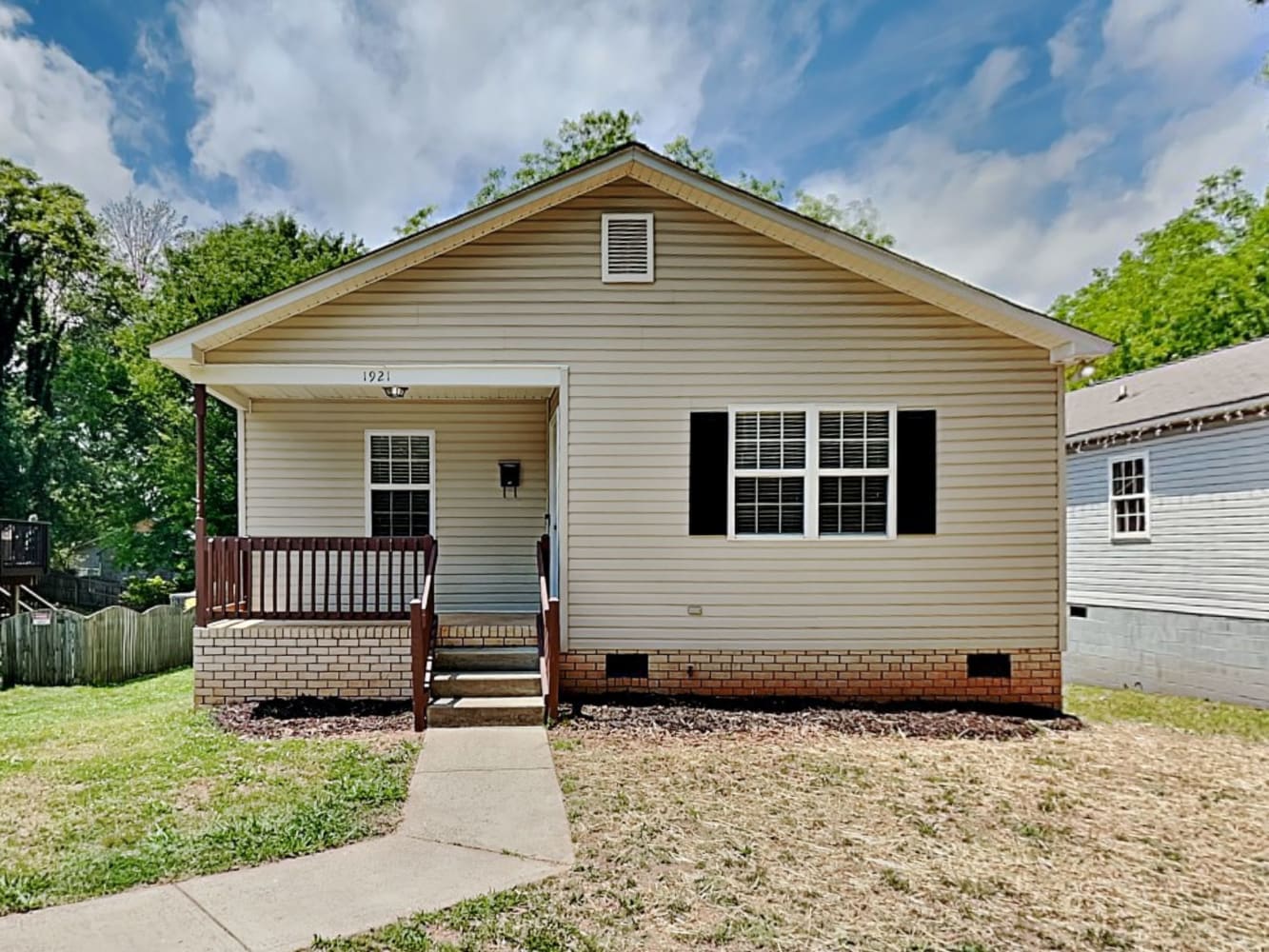 1921 Allen St, Charlotte photo 1