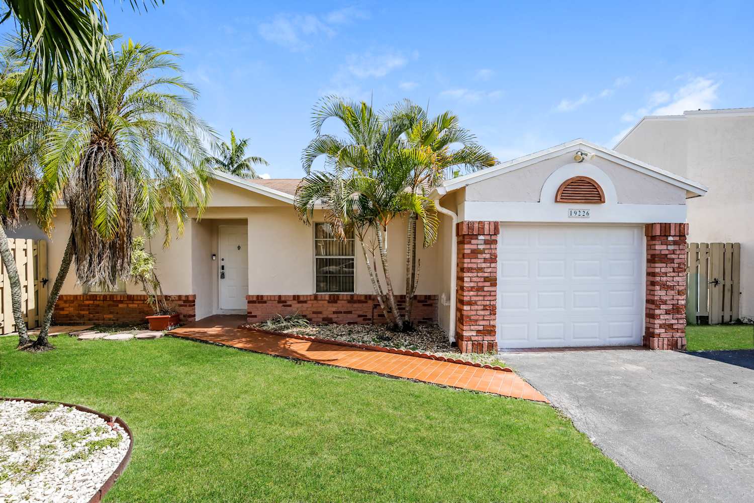 19226 NW 82nd Circle Ct, Hialeah photo 1