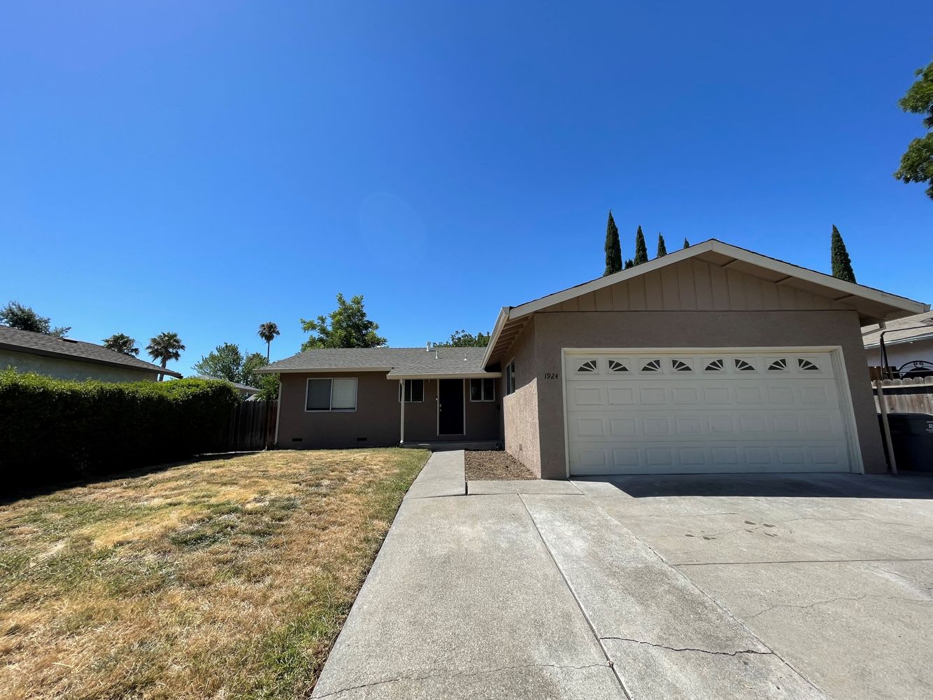 Front of 1924 Forest Ln, Vacaville, CA