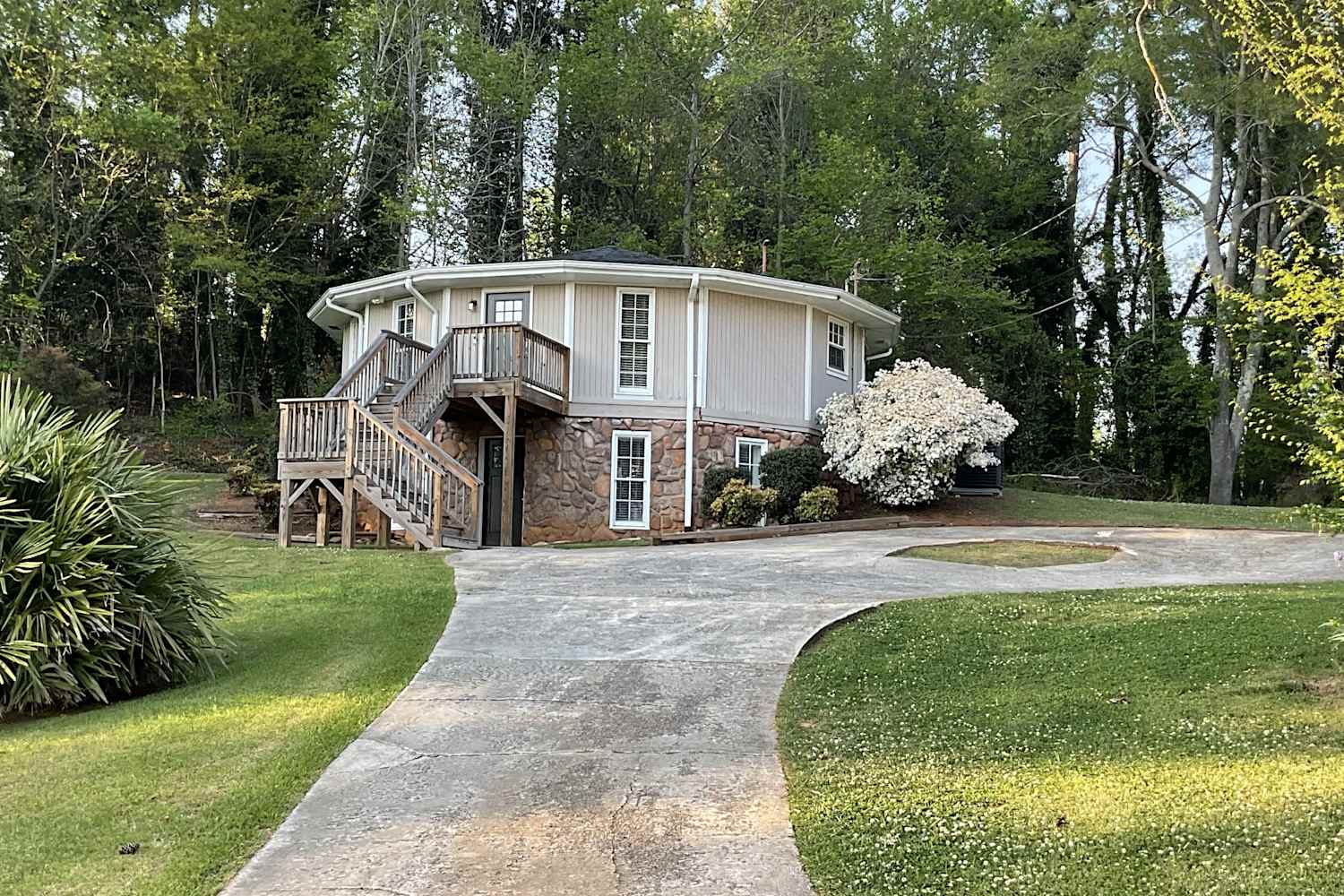 Front of 194 Eagle Ct, Woodstock, GA