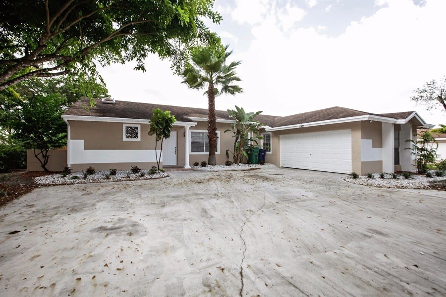 Front of 19432 NW 62nd Ct, Hialeah, FL