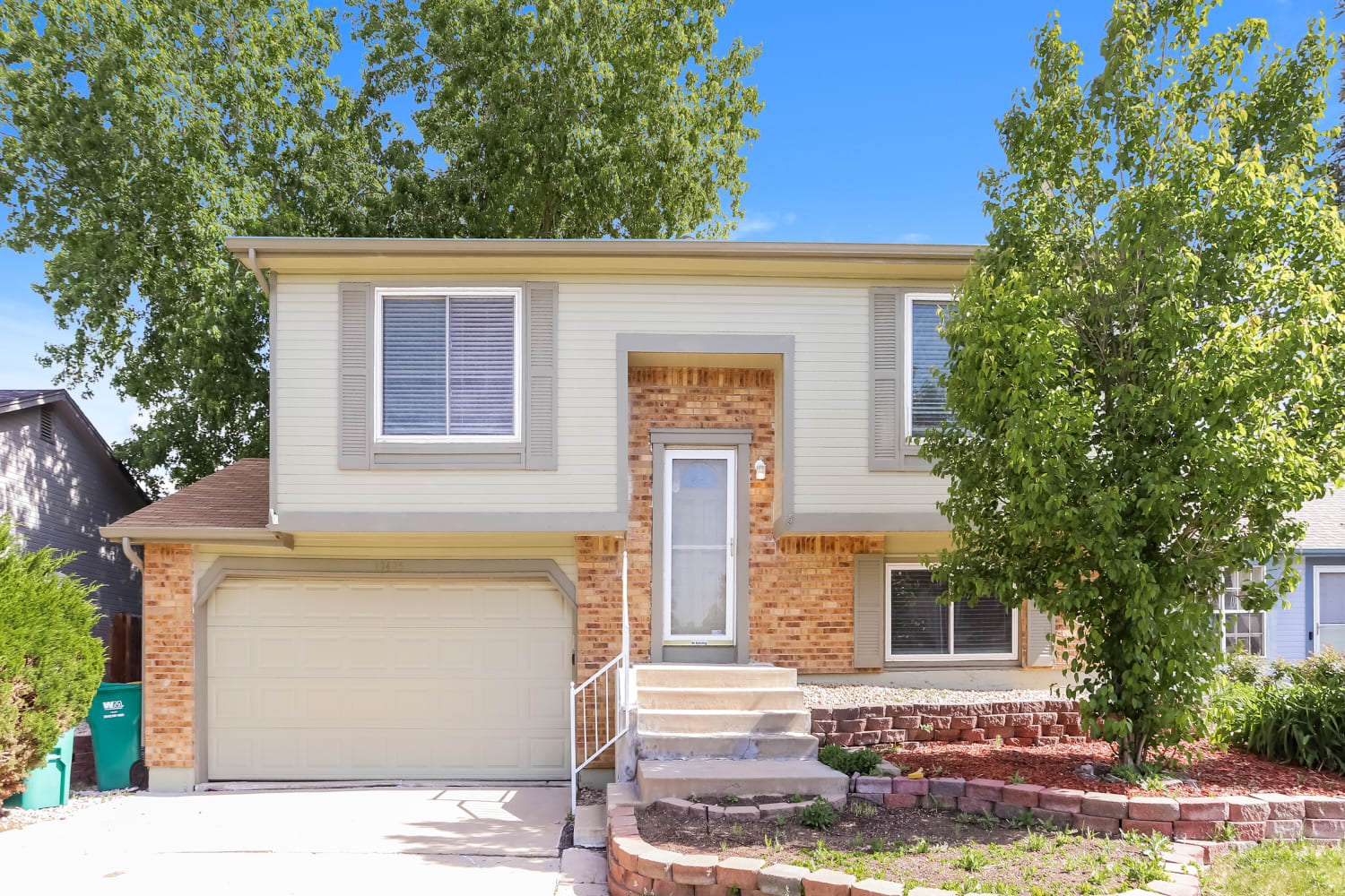19495 E Nassau Drive, Aurora photo 2