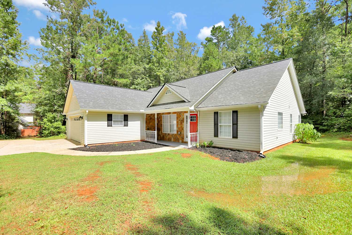 Front of 195 Pebble Creek Dr, Covington, GA