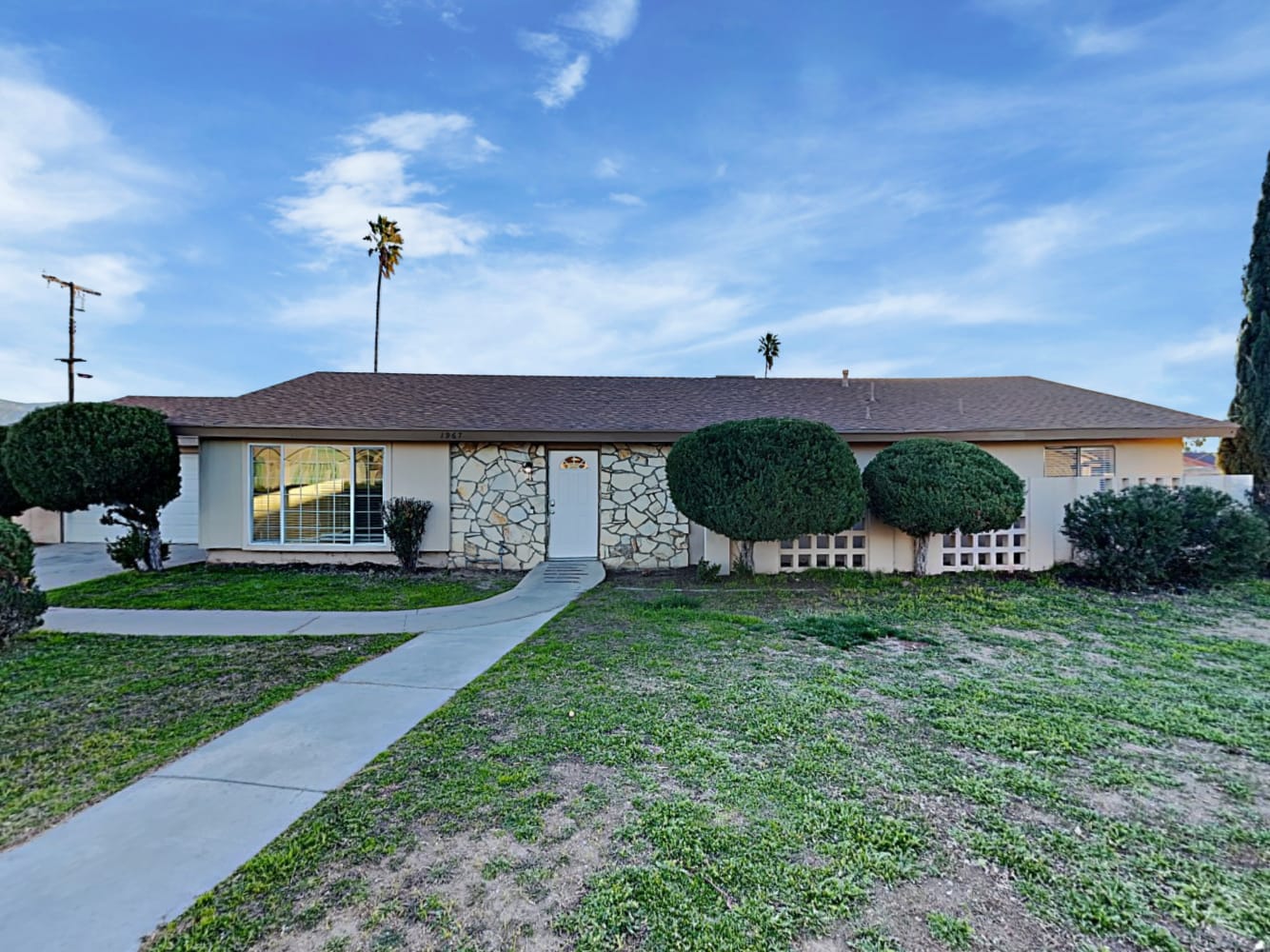 Front of 1967 N Oakdale Ave, Rialto, CA