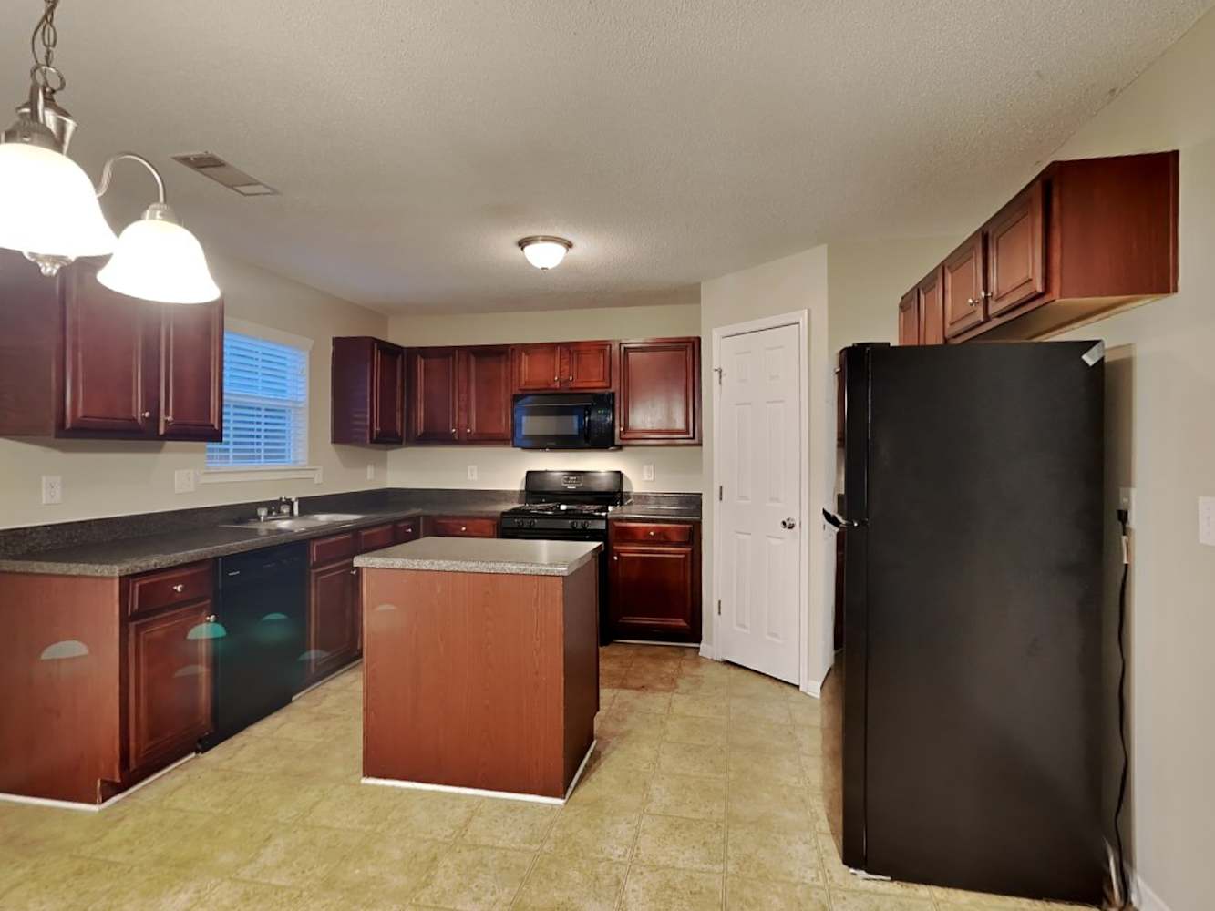 1978 Bridgestone Cir, Conyers photo 9