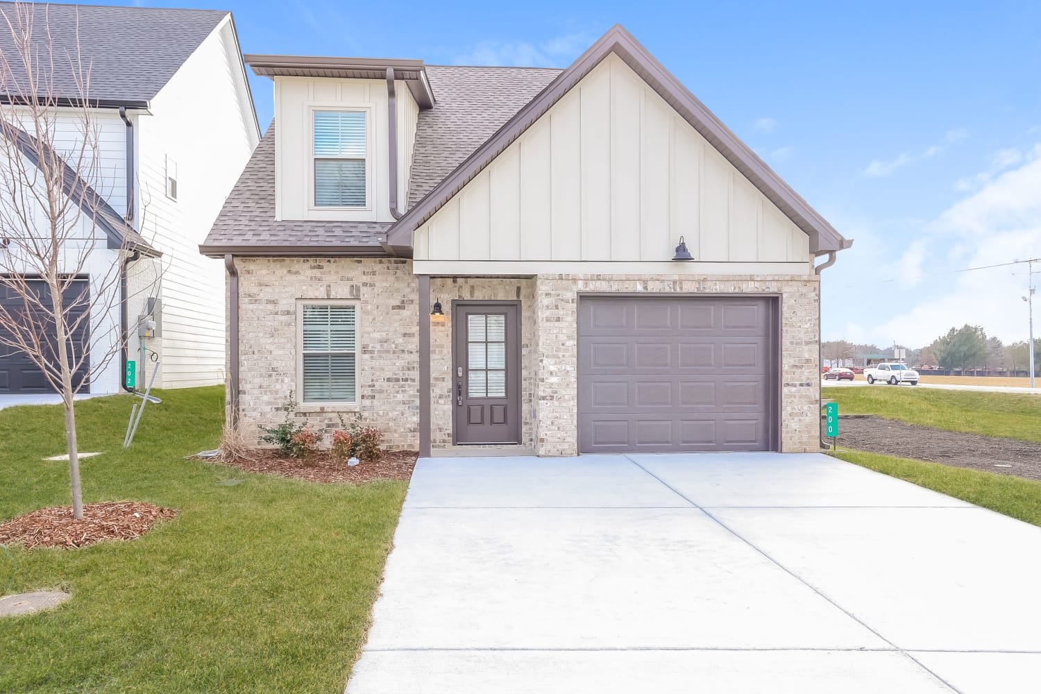 Front of 200 Emmett Dr, White House, TN