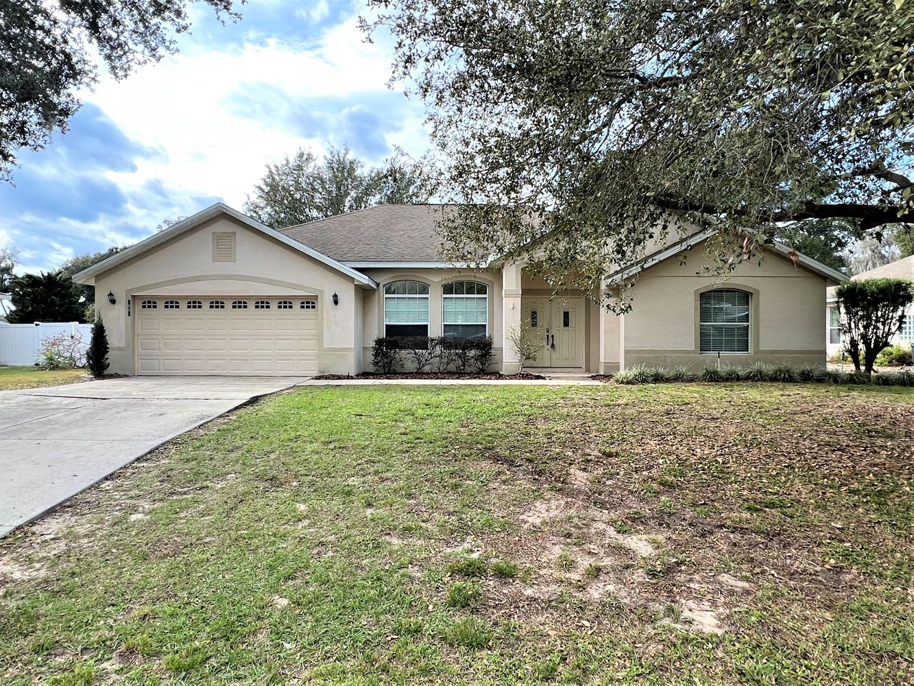 Front of 2008 Meadowside Dr, Eustis, FL
