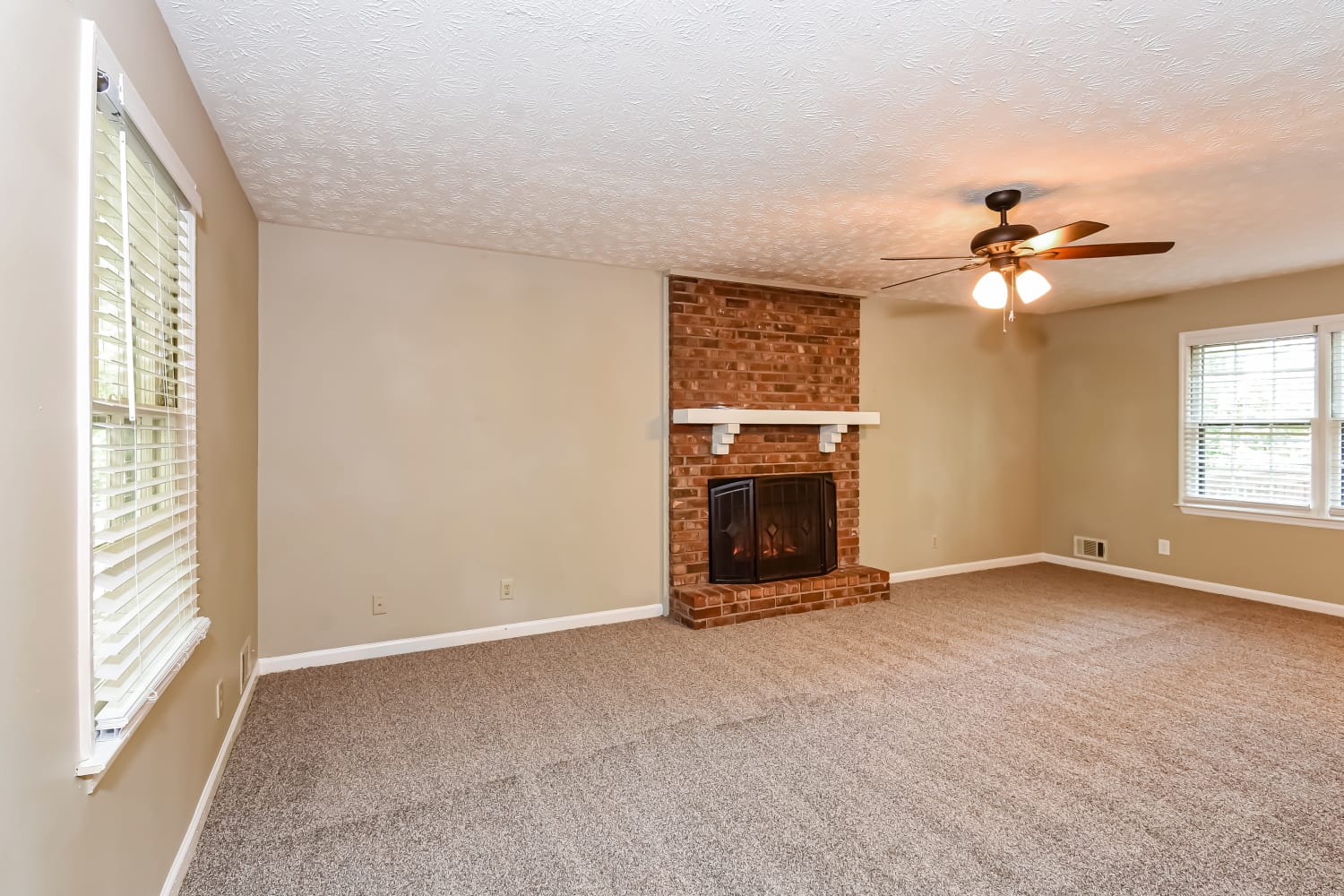 201 Hardman Way, Woodstock photo 6