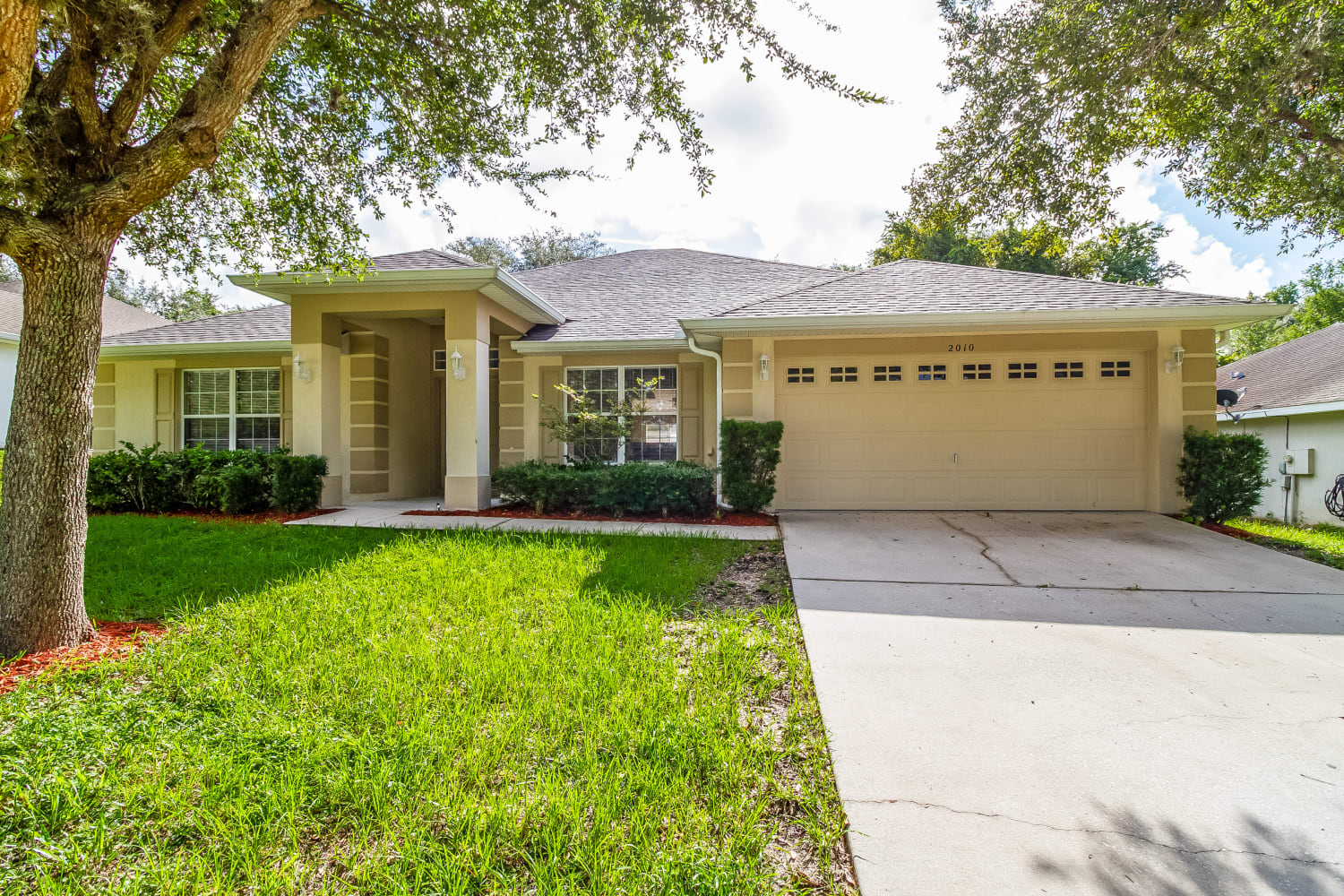 Front of 2010 Southern Oak Loop, Minneola, FL