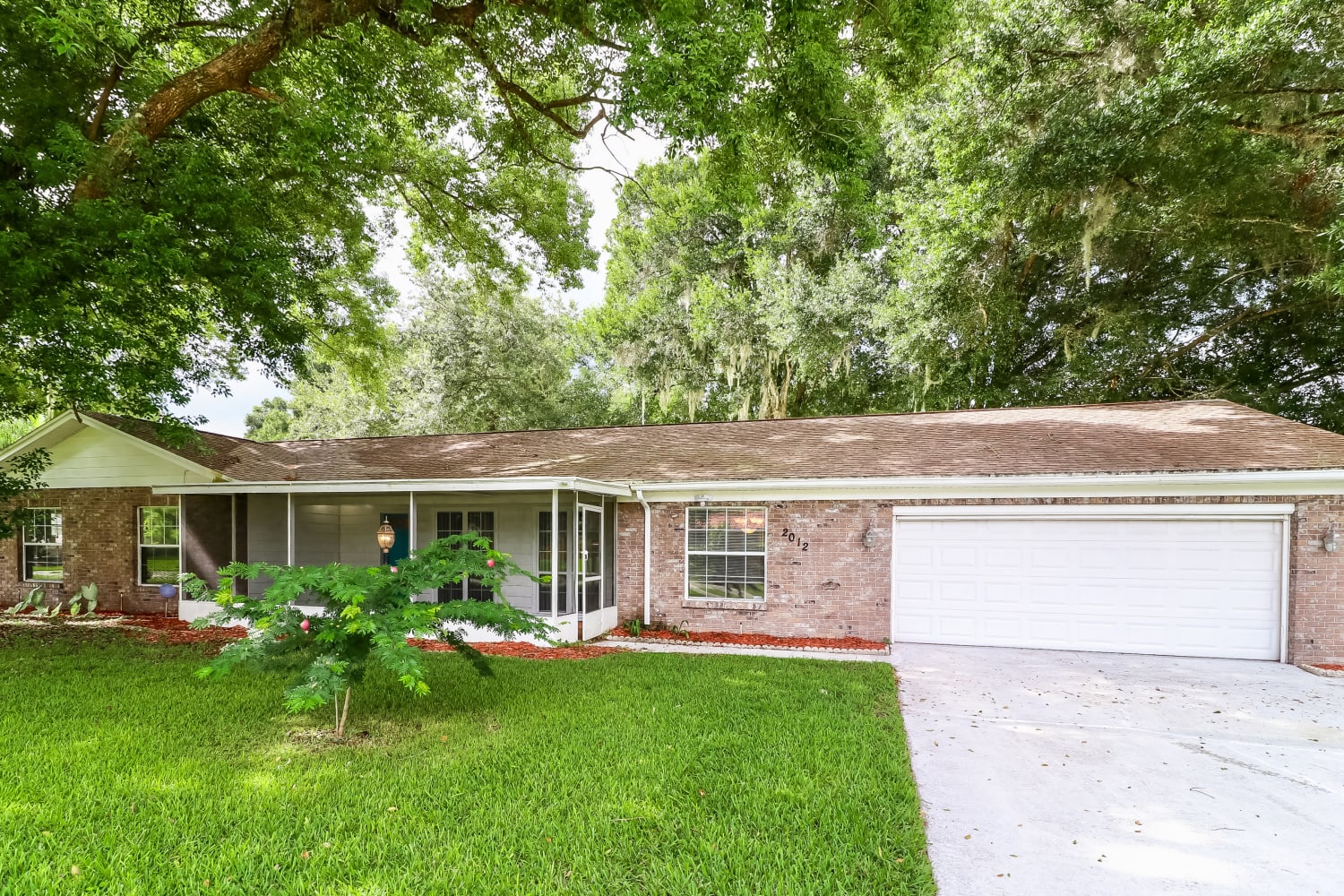 Front of 2012 Capri Rd, Valrico, FL