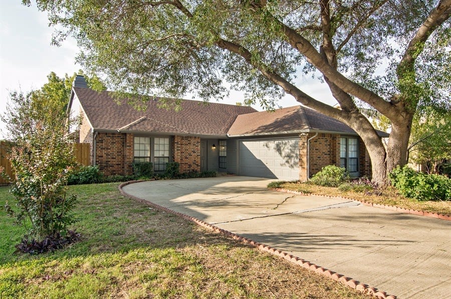 2019 Cologne Dr, Carrollton photo 1