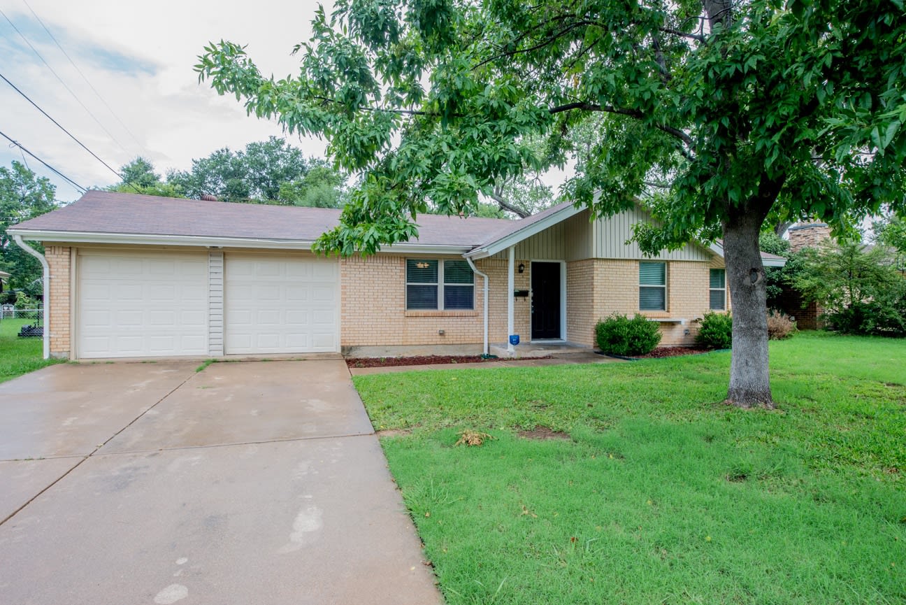 202 Jefflyn Ct, Euless photo 1