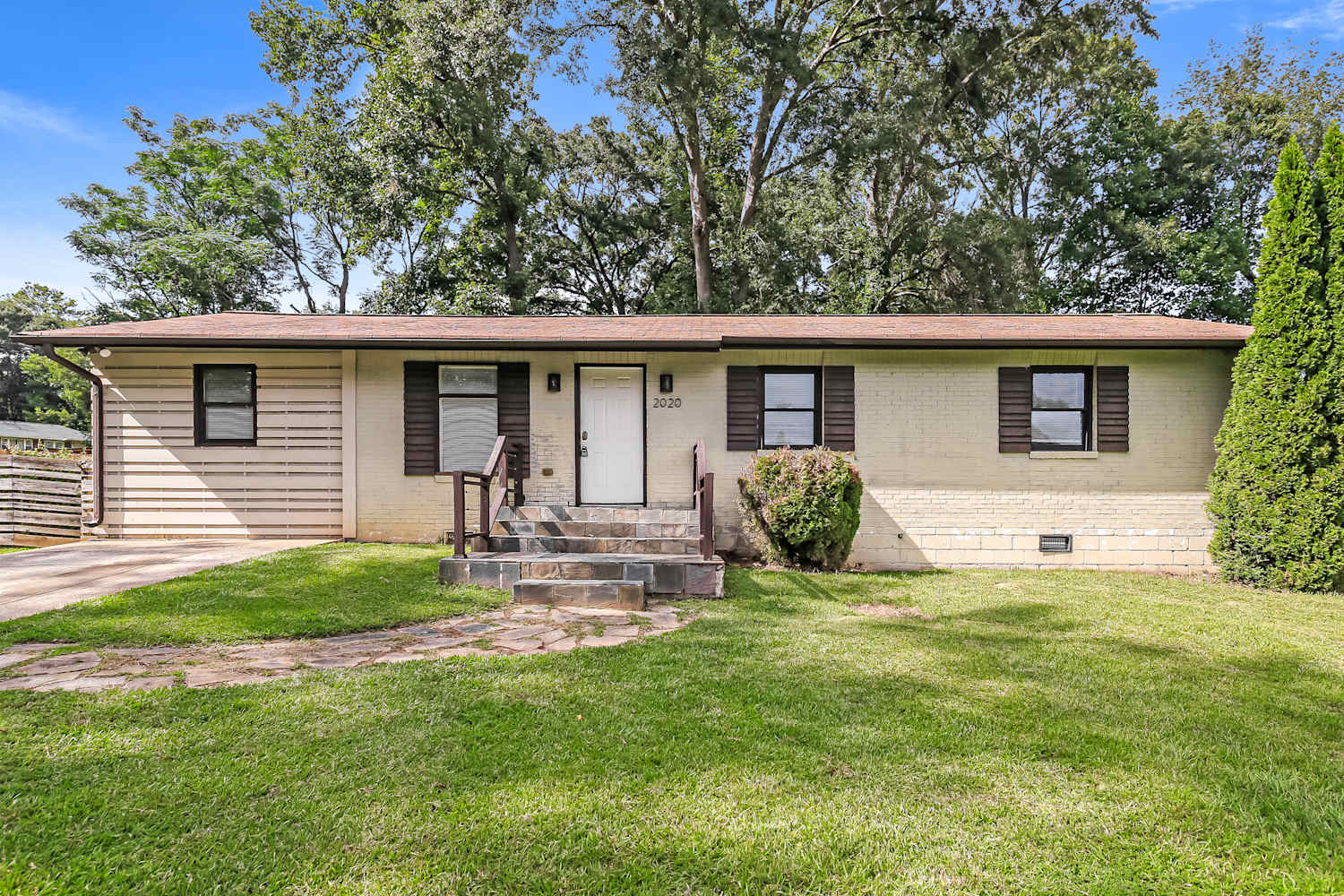 2020 Rodeo Ct SE, Atlanta photo 1