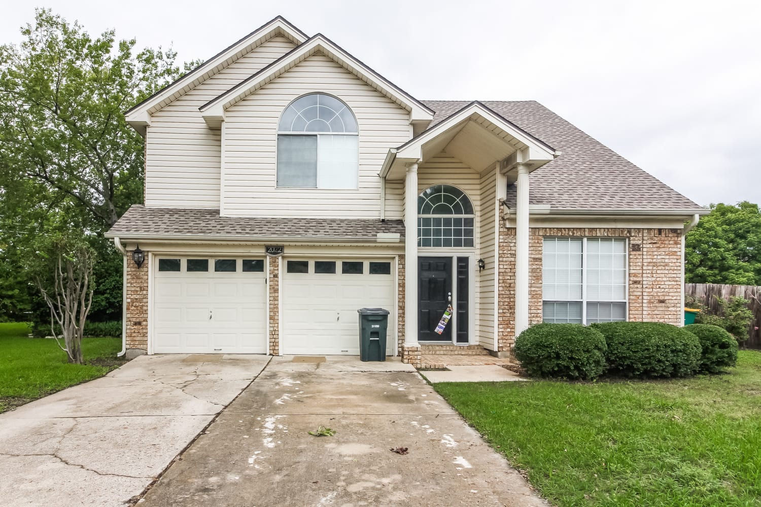 2022 Frontier Trl, Lewisville photo 1