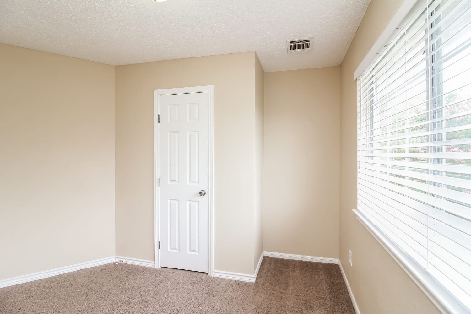 2022 Frontier Trl, Lewisville photo 14