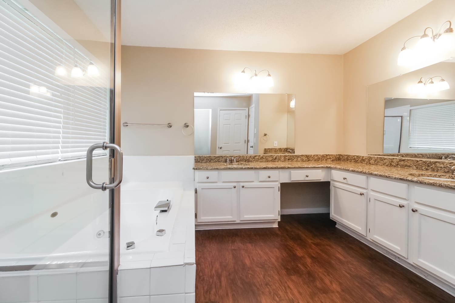 2022 Frontier Trl, Lewisville photo 17