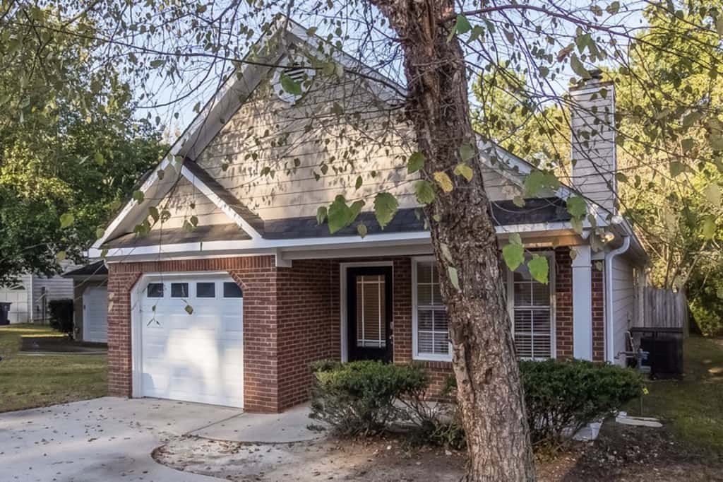 Front of 2024 McEwen Cir, Austell, GA