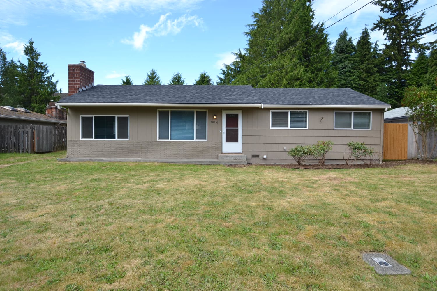 Front of 20316 73rd Ave W, Lynnwood, WA