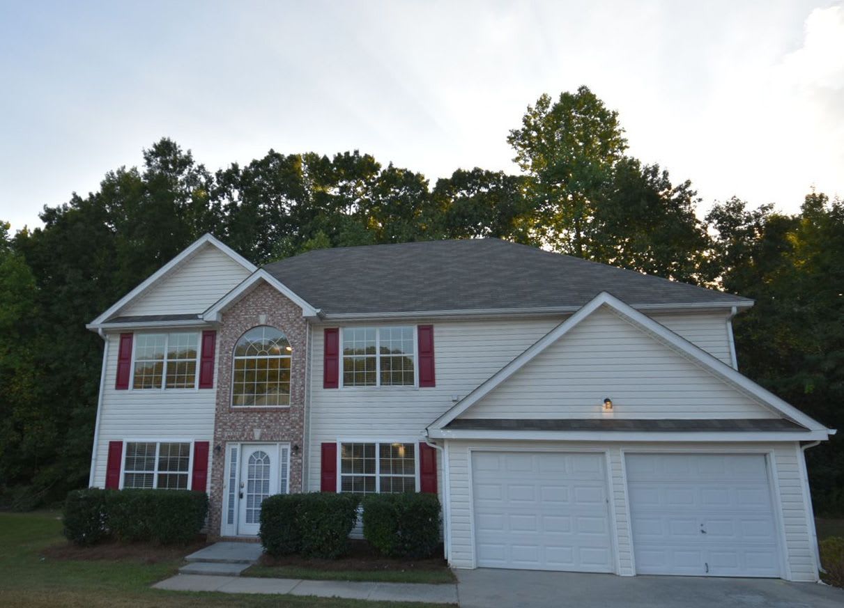 Front of 2033 Hidden Ivy Ln, Loganville, GA