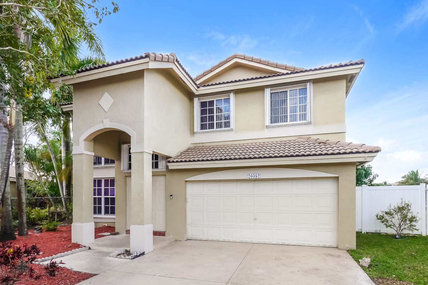 20382 SW 3rd St, Pembroke Pines photo 1
