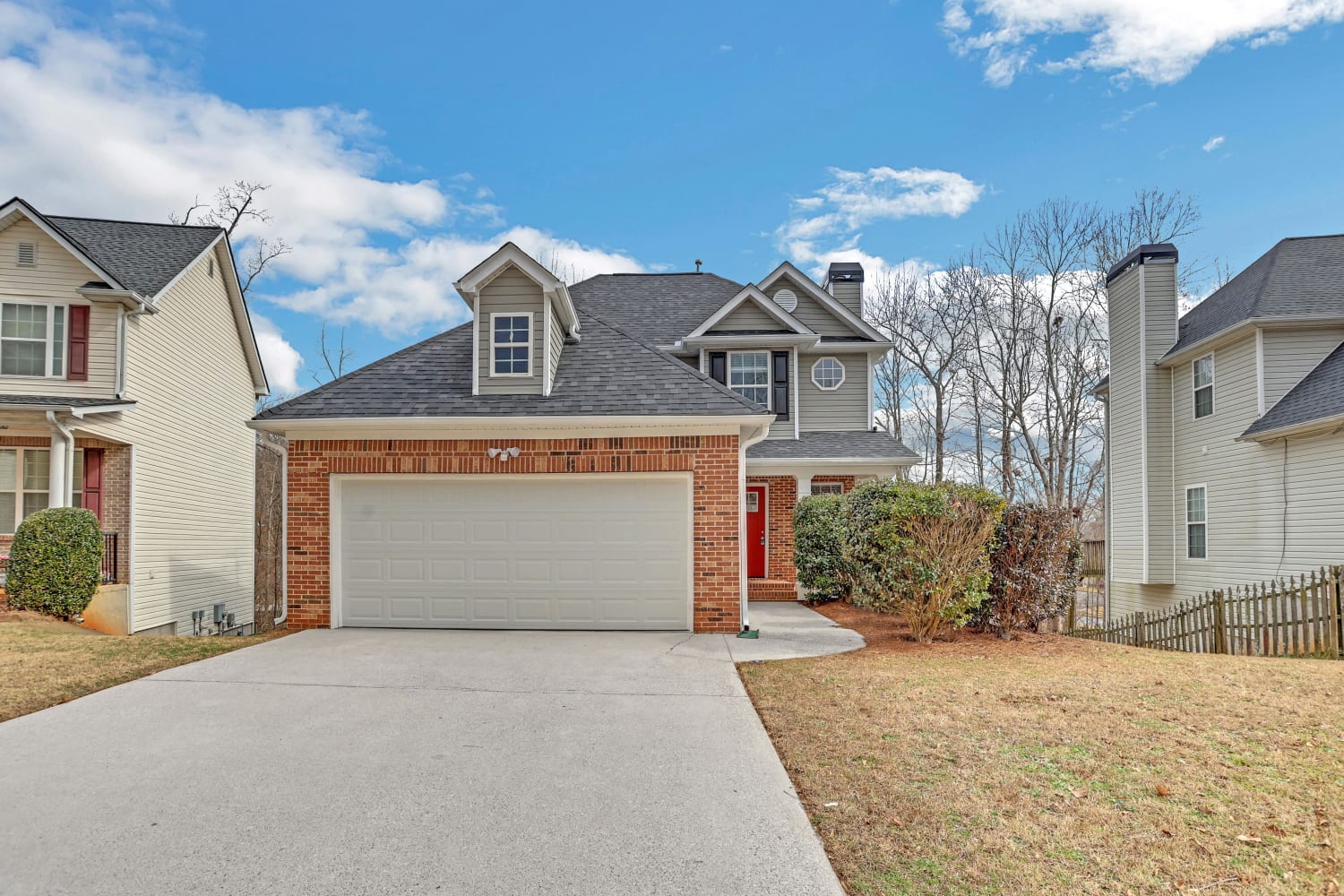 Front of 2039 Oakbluff Dr, Austell, GA