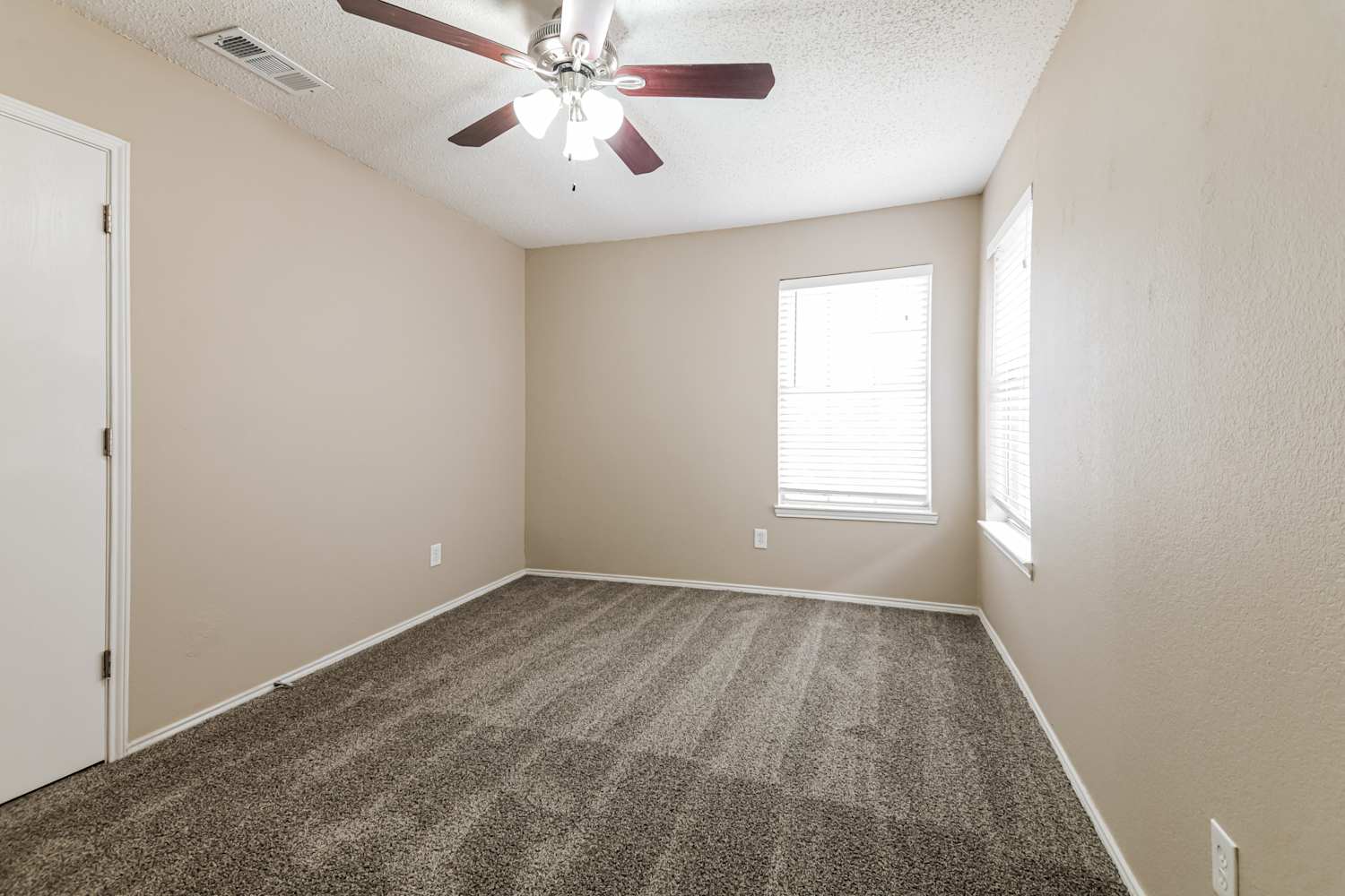 2040 Cardinal Ln, Lewisville photo 13