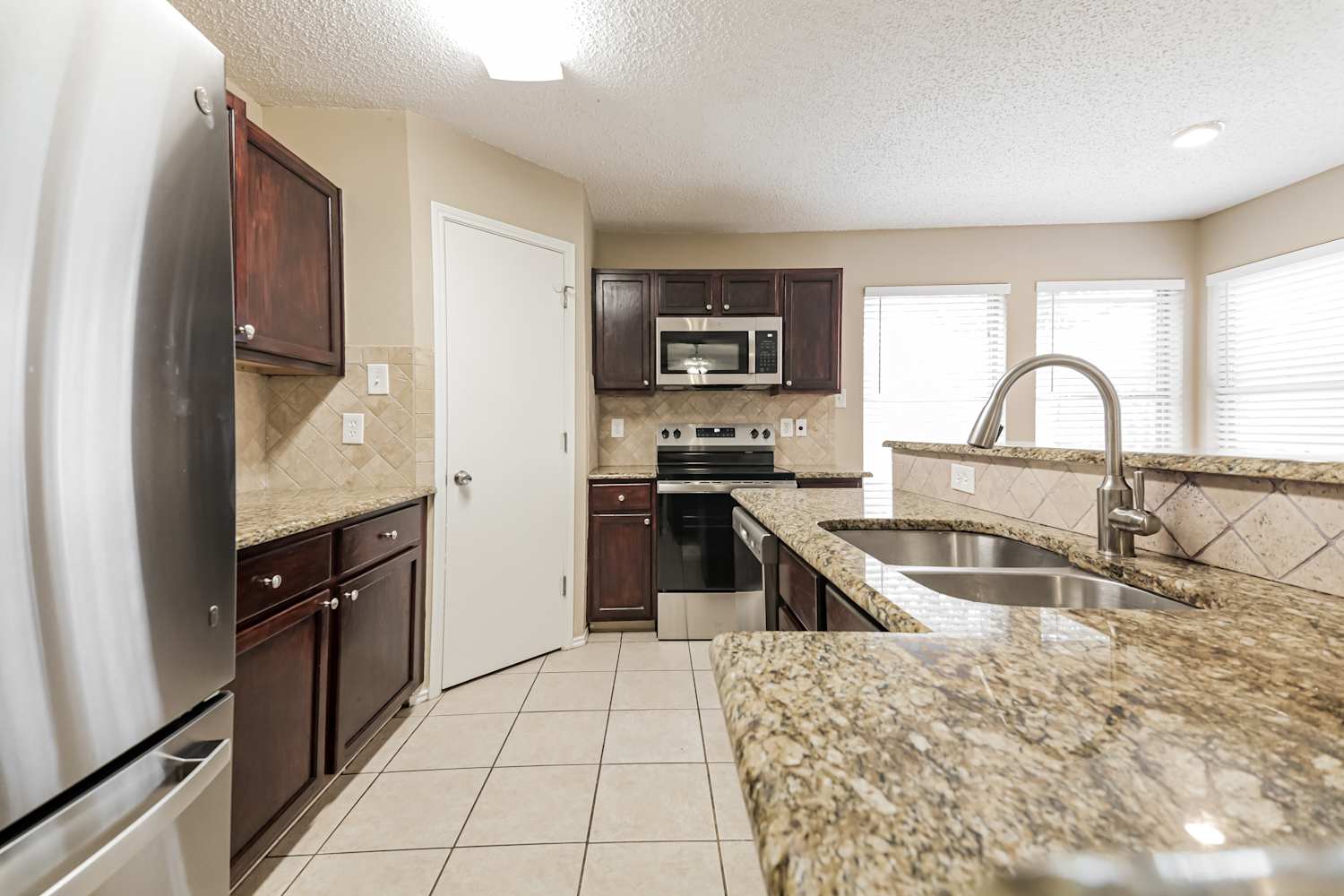 2040 Cardinal Ln, Lewisville photo 9