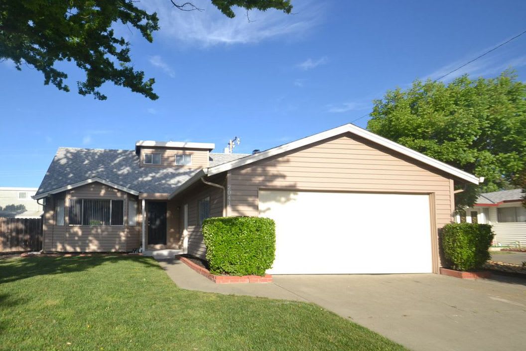 Front of 2041 San Angelo St, Fairfield, CA