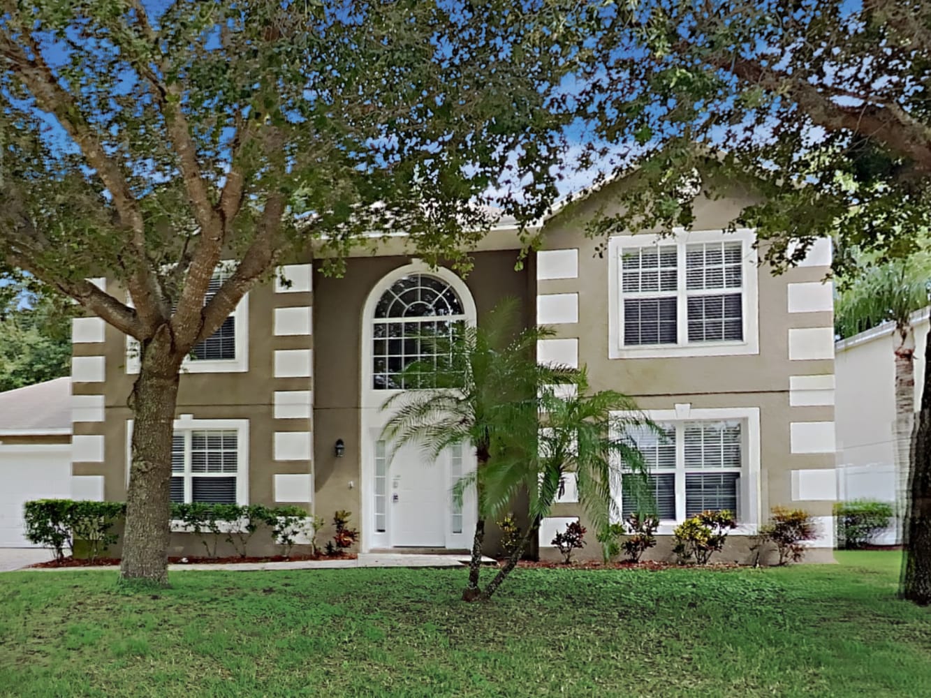 Front of 2043 Hayfield Way, Apopka, FL