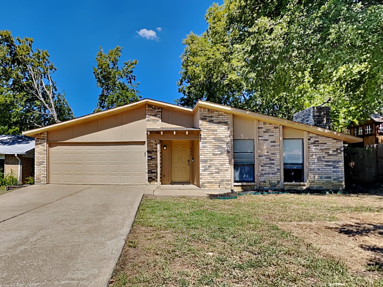 Front of 205 Cordoba Ct, Arlington, TX