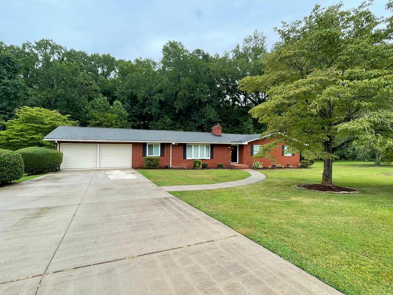 208 N Milford Dr, Salisbury photo 1