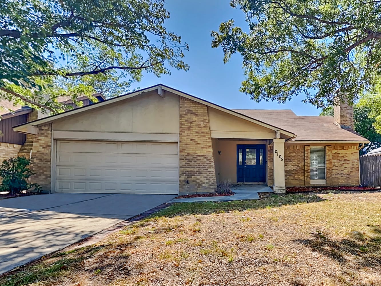 Front of 2105 Via del Norte, Carrollton, TX