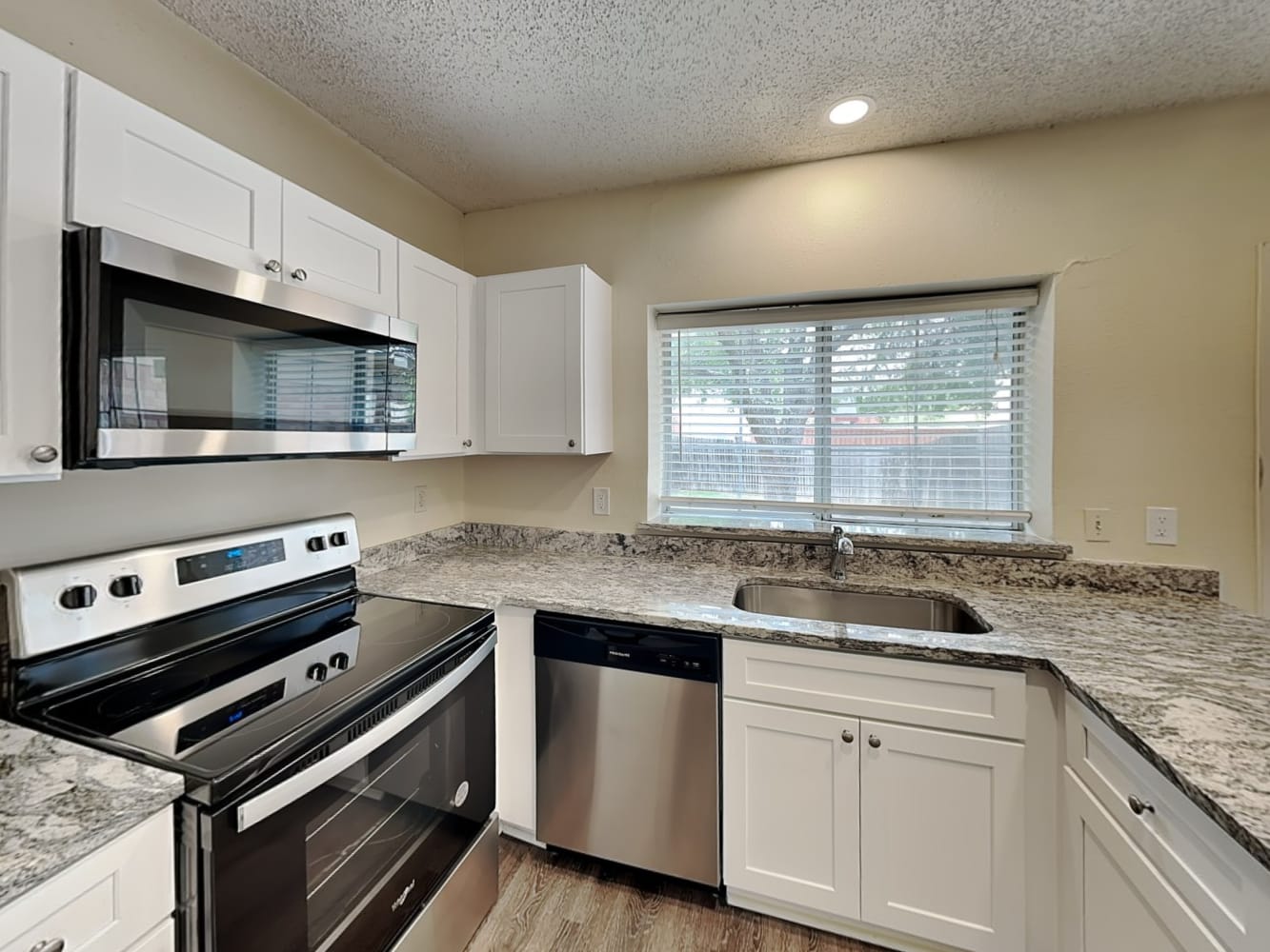 2107 Stonegate Dr, Carrollton photo 7