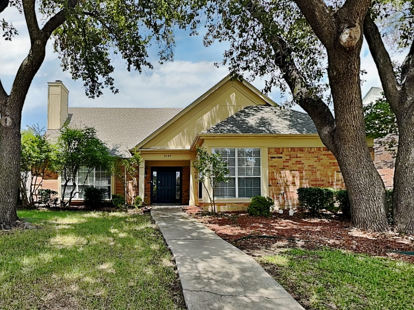 2107 Stonegate Dr, Carrollton photo 1