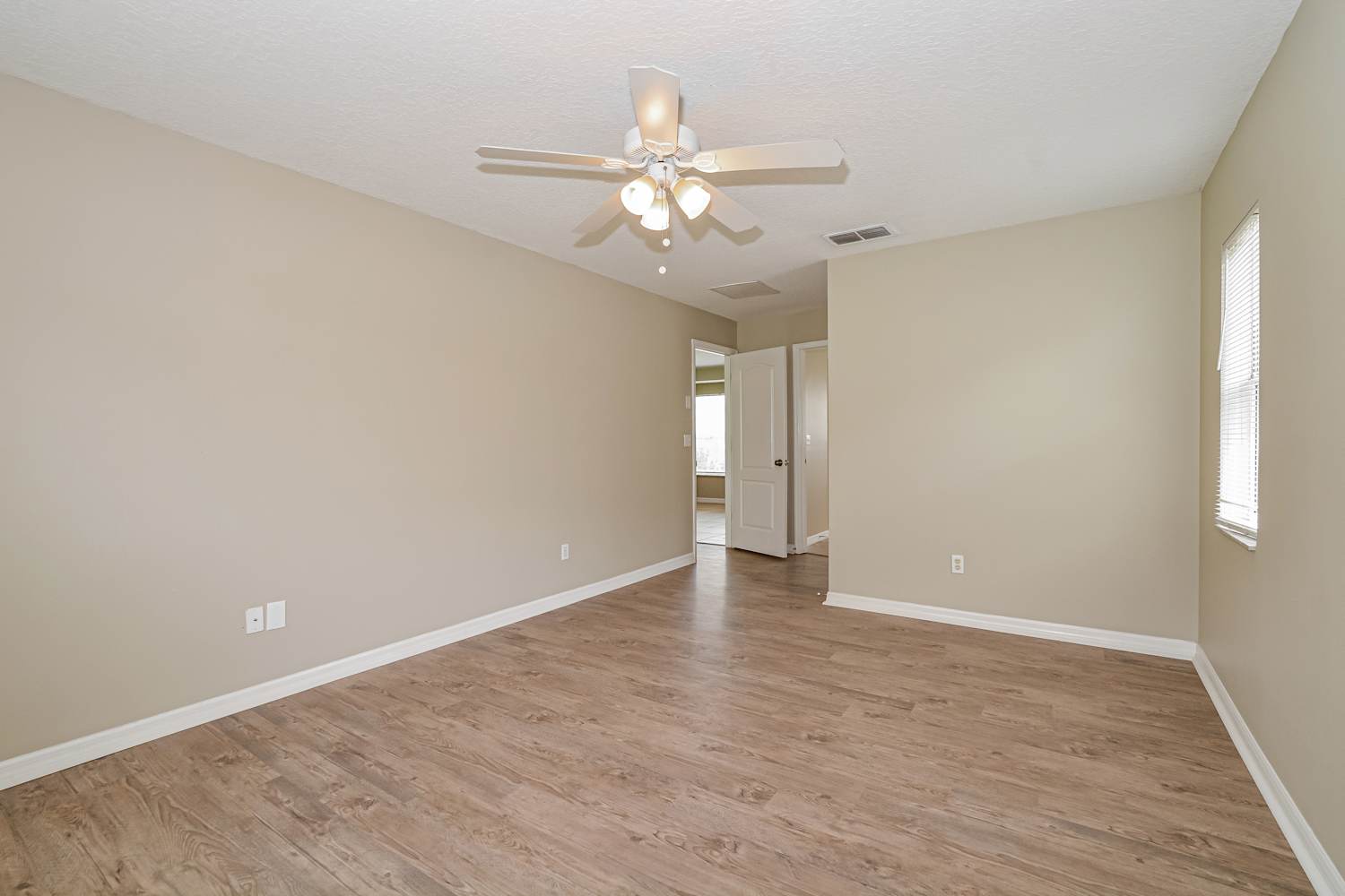 211 Compass Rose Dr, Groveland photo 9