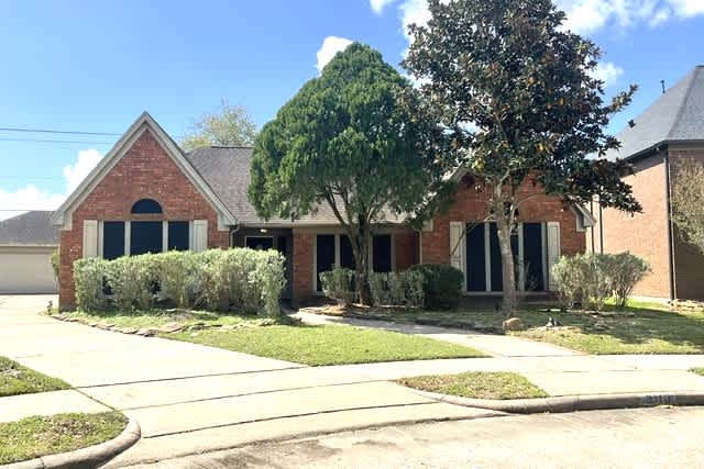 2113 Pleasant Valley Dr, League City photo 1
