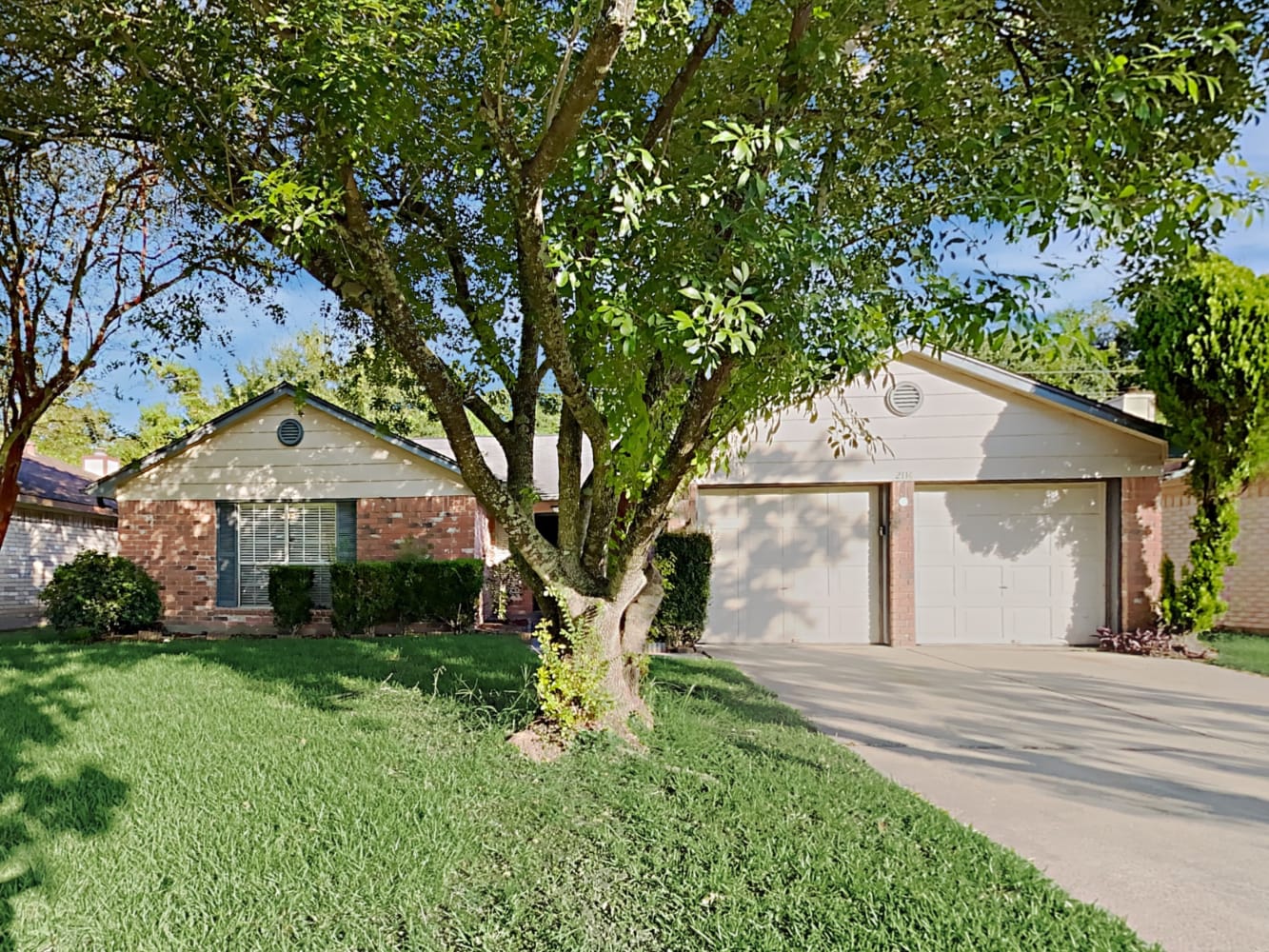 Front of 2114 Tall Ships Dr, Friendswood, TX